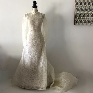 Vera Wang Luxe Ivory Lace High Neck Bride Dress 4